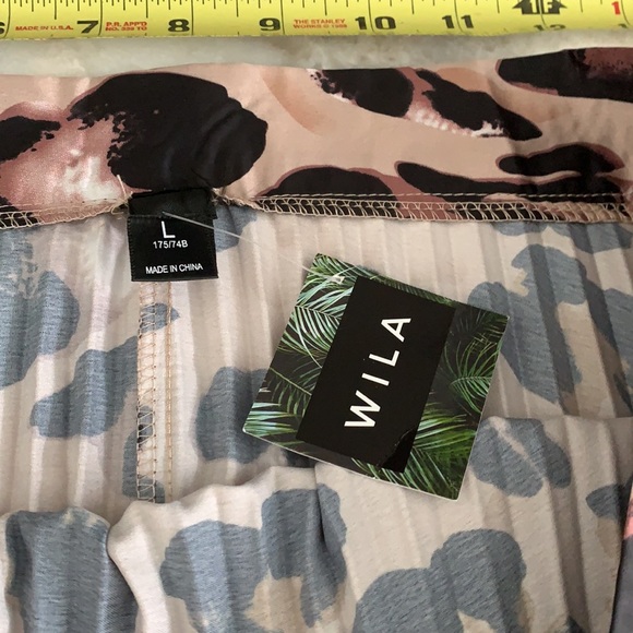 NWT High Waisted Leopard Pleated Skirt - Picture 7 of 11